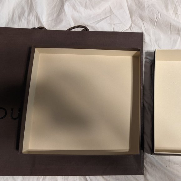 Louis Vuitton Gift Box and LV Shopping bag - Picture 8 of 8